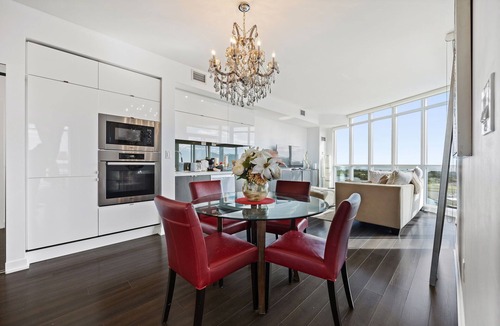 CityPlace Condo | WATERFRONT LUXURY CONDO IN DOWNTOWN TORONTO WITH FREE PARKING