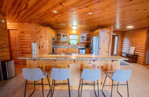 Linden House | Waterfront Luxury Getaway