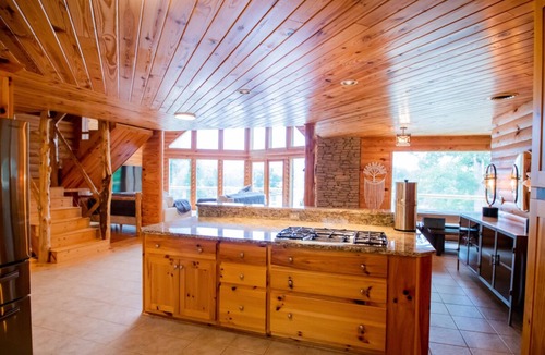 Linden House | Waterfront Luxury Getaway