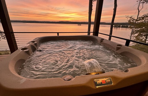 Cadiz House | Waterfront Luxury - Hot Tub, Game Room, Kayaks, Best View