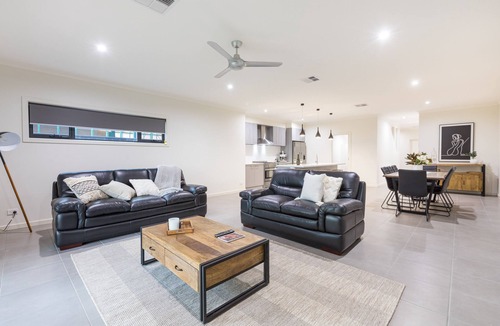 Buronga House | Waterfront - Luxury on the River