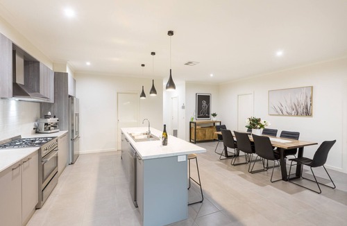 Buronga House | Waterfront - Luxury on the River