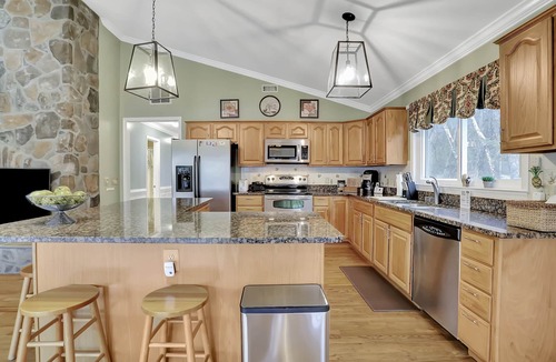 Luray Cabin | Waterfront, Luxury Panoramic View, Fast Wi-Fi, Private River Access Steps Away!