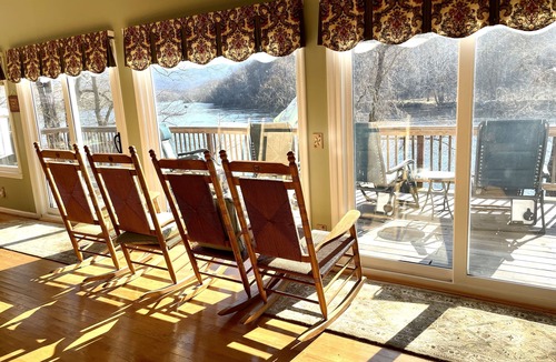 Luray Cabin | Waterfront, Luxury Panoramic View, Fast Wi-Fi, Private River Access Steps Away!