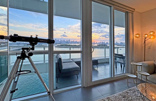 West Avenue Condo | Waterfront Luxury: South Beach 2Bed/2Bath Boutique Condo, Panoramic Views