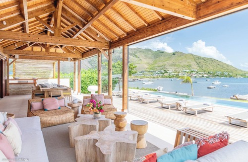 Cul de Sac Villa | Waterfront luxury villa