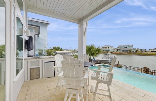 Rockport House | Waterfront luxury with private dock, outdoor kitchen, infinity pool & pier