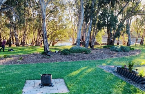 Moama Cabin | Waterfront magic on the Murray River