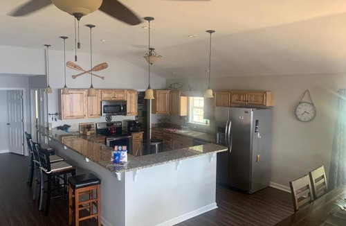 Whitby Cove House | Waterfront, Main Lake, Great fishing, Fast Internet, Close to Marina