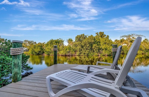 Palmetto House | Waterfront Mansion & Elevator 4 Balconies, Hot Tub