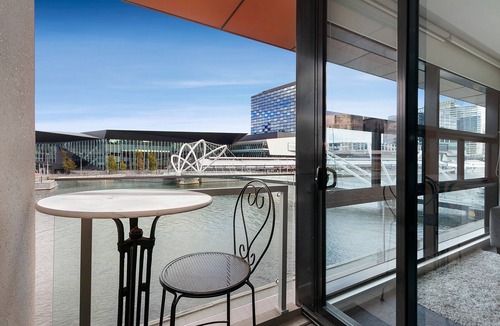 Docklands Apartment | Waterfront Melbourne Apartments