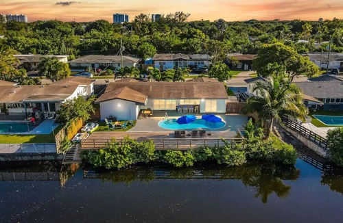 Ojus House | Waterfront Miami Villa w/Pool