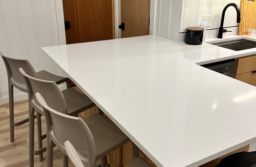 Brighton Cottage | Waterfront mid-century modern