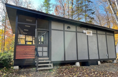 Brighton Cottage | Waterfront mid-century modern