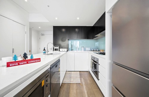 Wentworth Point Apartment | Waterfront Modern 2B2B APT@Marina square