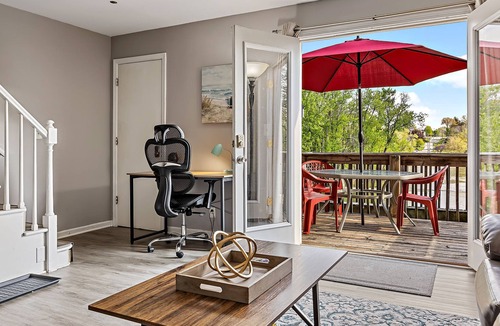 Yorkville House | Waterfront Modern Fishing Hiking Kayaking FastWiFi Steps Away from Fox RIver