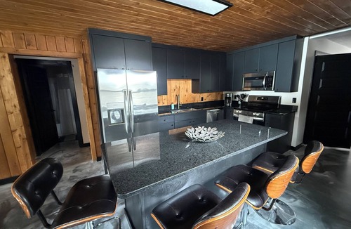 Bellaire House | Waterfront- Modern Luxurious Cabin on Clam Lake – Torch Lake Boating