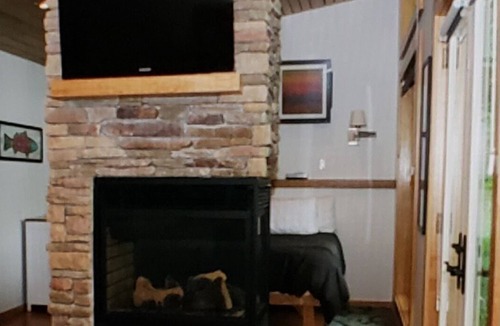 Phillips Cottage | Waterfront modern/rustic Cabin