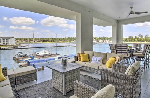 Montgomery Condo | Waterfront Montgomery Condo w/ Community Pool