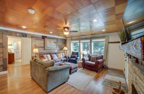 Monticello House | Waterfront Monticello Home with Fire Pit and Deck!