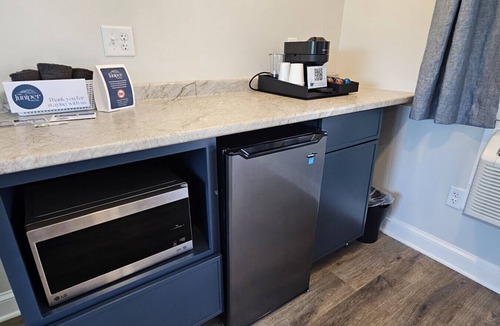 Greenville Junction Hotel | Waterfront Motel-Mountain View-Direct ATV Access