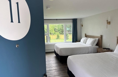 Greenville Junction Hotel | Waterfront Motel-Mountain View