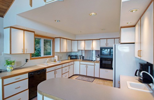 Roche Harbor House | Waterfront! Near Roche Harbor! Hot Tub! (SSH)