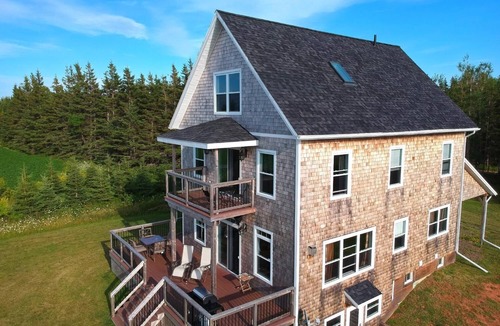 Oyster Bed House | Waterfront, North Shore, close to beaches & city, sleeps 10