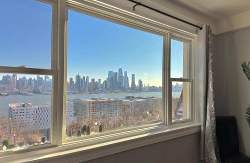 Weehawken Apartment | Waterfront NYC skyline views
