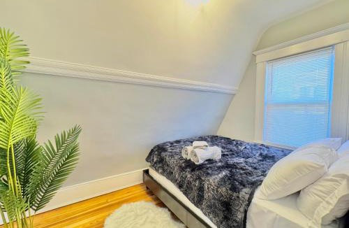 Weehawken Apartment | Waterfront NYC skyline views