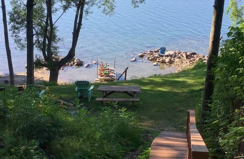 Howe Island Cottage | Waterfront oasis at Zoe’s Lagoon, 1000 islands