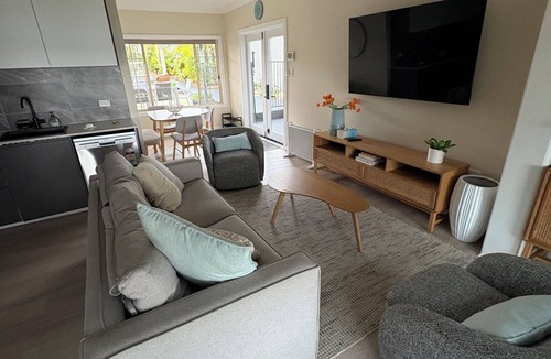 Lake Munmorah Villa | Waterfront Oasis Lakefront Villa