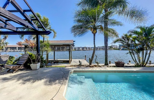 Cocoa Isles House | Waterfront Oasis - King Beds 10min Walk to Beach