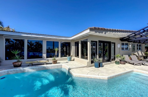 Cocoa Isles House | Waterfront Oasis - King Beds 10min Walk to Beach