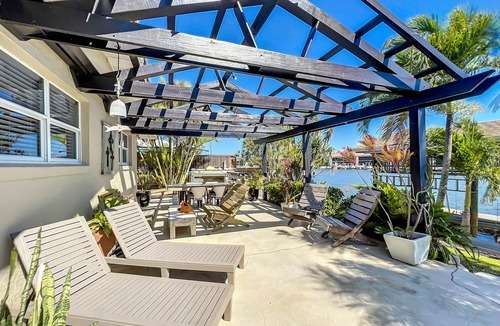 Cocoa Isles House | Waterfront Oasis - King Beds 10min Walk to Beach