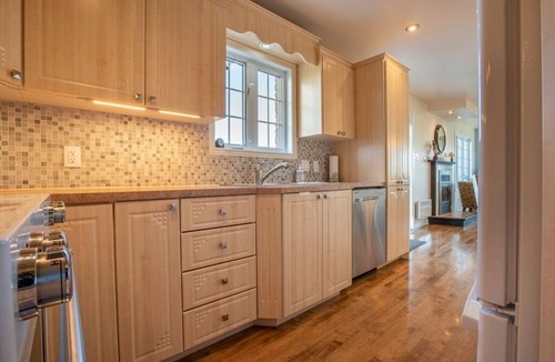 East Hawkesbury Villa | Waterfront Oasis: Luxury Retreat Between Ottawa and Montrealnn
