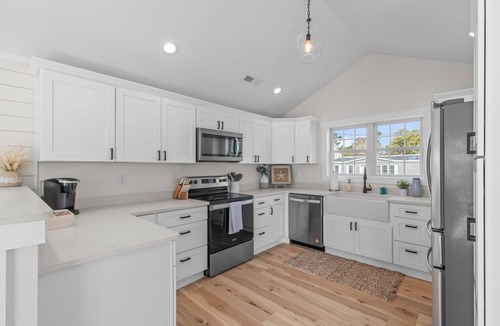 Bogue House | Waterfront Oasis Minutes From The Beach