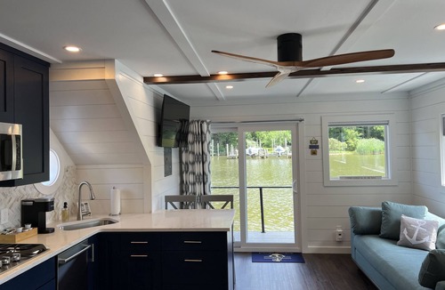 Annapolis Boat Rental | Waterfront Oasis of Annapolis FIRSTIE