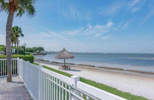Bayview House | Waterfront Oasis Private Beach Access 2 Pools