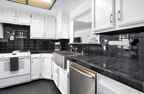 Discovery Bay House | ⚓ Waterfront Oasis: Stunning 3 BDR in Discovery Bay | Sleeps 8