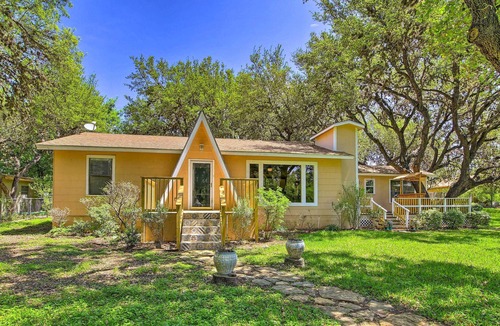 Camp Wood House | Waterfront Oasis w/ Dock + Kayaks on Lake Nueces!
