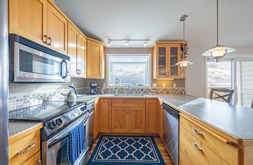 Nordland House | Waterfront Oasis w/Beach Access