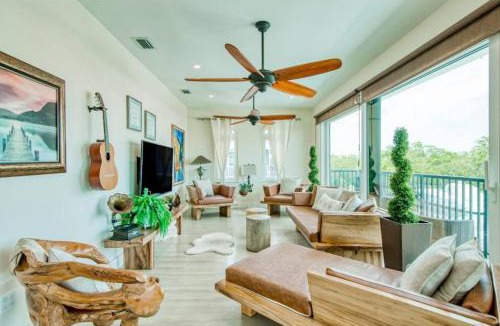 Twin Lakes Apartment | Waterfront Oasis with hot tub