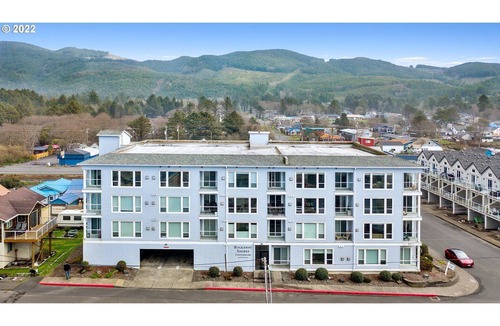 Rockaway Beach Condo | Waterfront Oceanview Rockaway beach home|Steps to beach & Downtown|WiFi|W&D