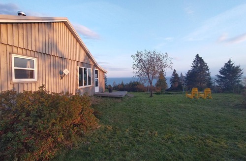 Bay View House | Waterfront On Beautiful Bay Of Fundy. Great Hiking, Birding, Pristine Beaches!