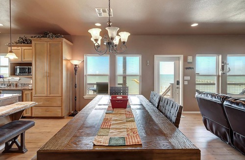 Taft House | Waterfront on Copano Bay with private pier! Hottub! Amazing views! Firepit!