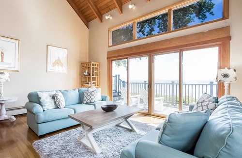 South Duxbury House | Waterfront on Duxbury bay!