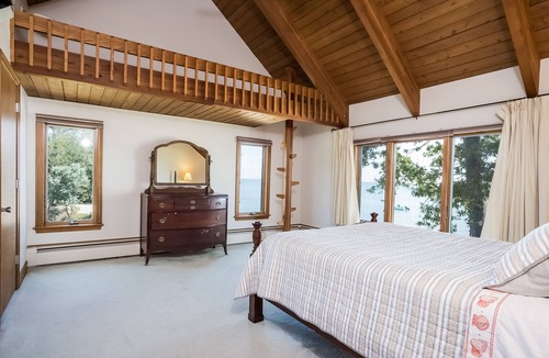 South Duxbury House | Waterfront on Duxbury bay!