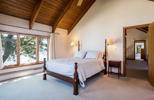 South Duxbury House | Waterfront on Duxbury bay!