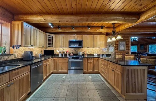 Denmark House | WATERFRONT ON PERLEY POND